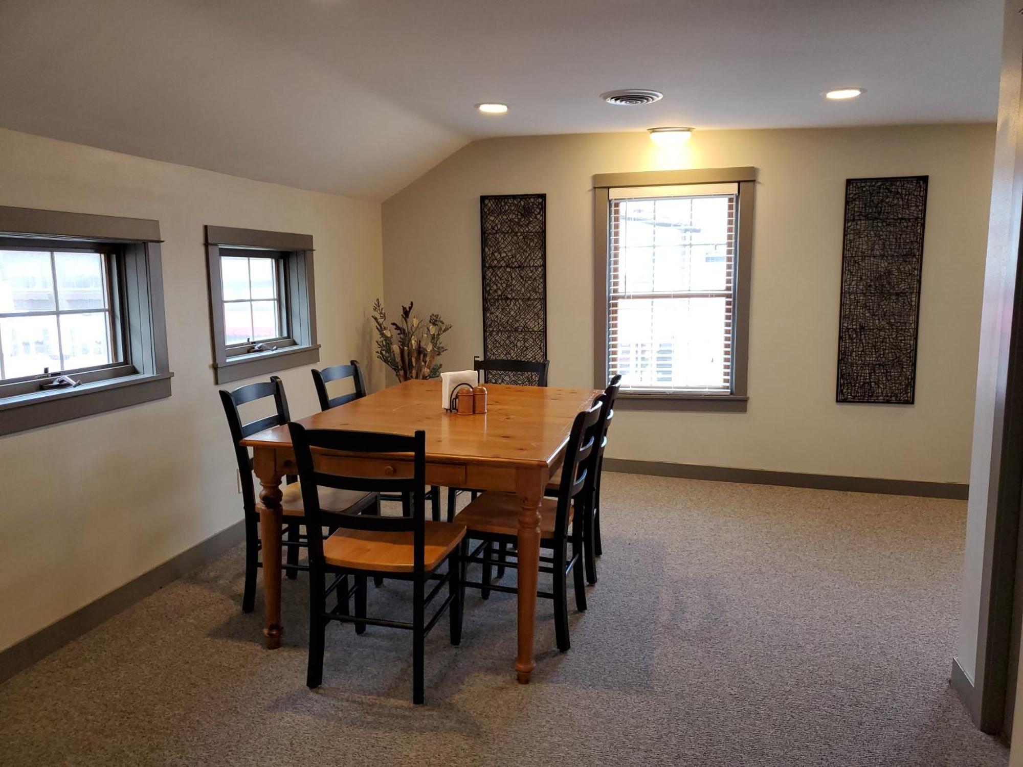 Spacious, Pet Friendly, In The Heart Of Downtown Appartement New Glarus Buitenkant foto